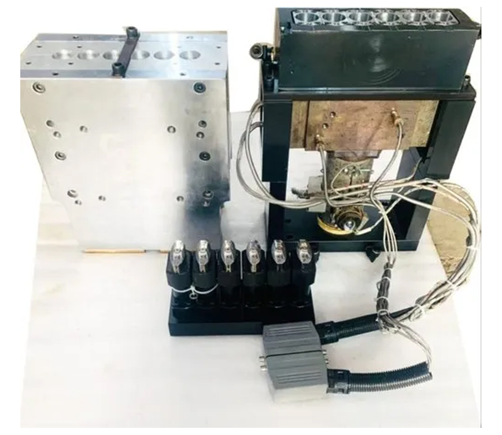 6 Cavity Plastic Injection Blow Mold